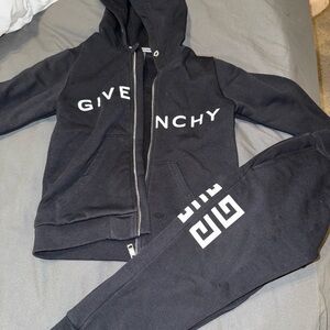 Gently used 
Needs dry cleaning